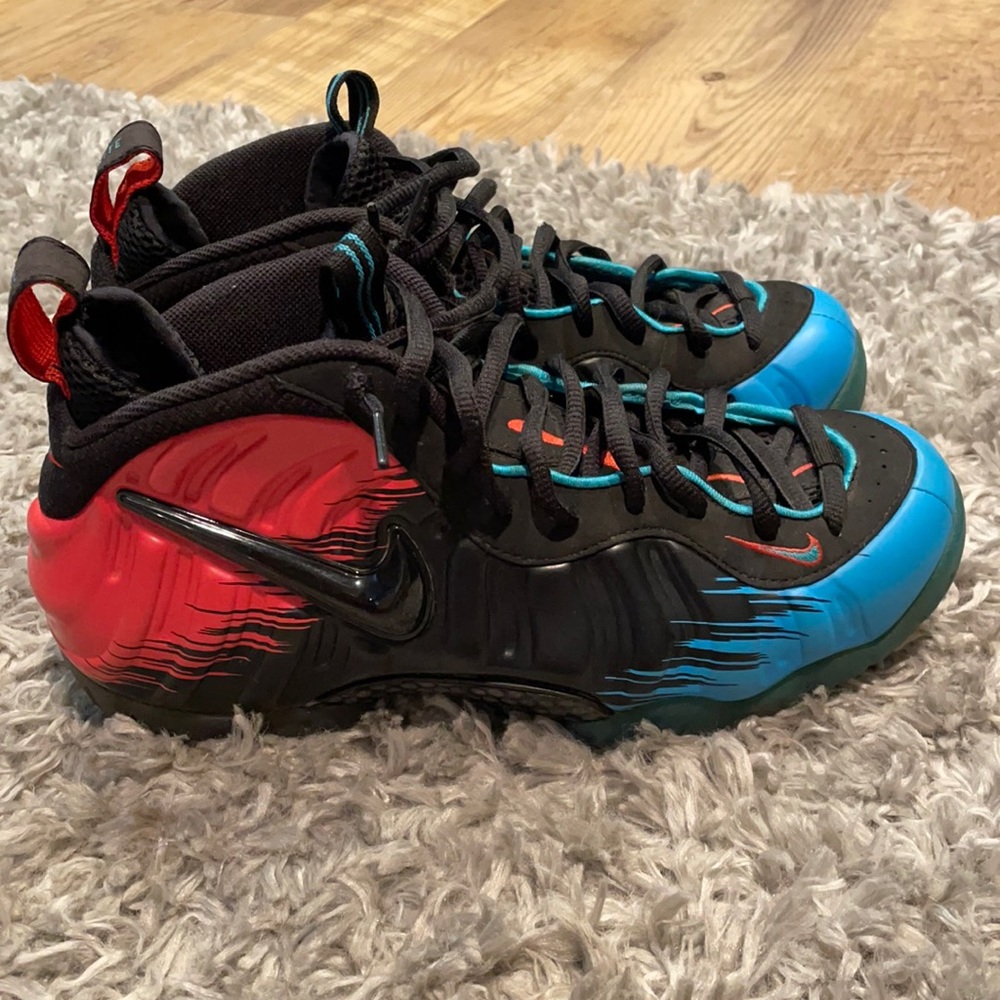 Worn a few times. No box. Size 9.5 good condition